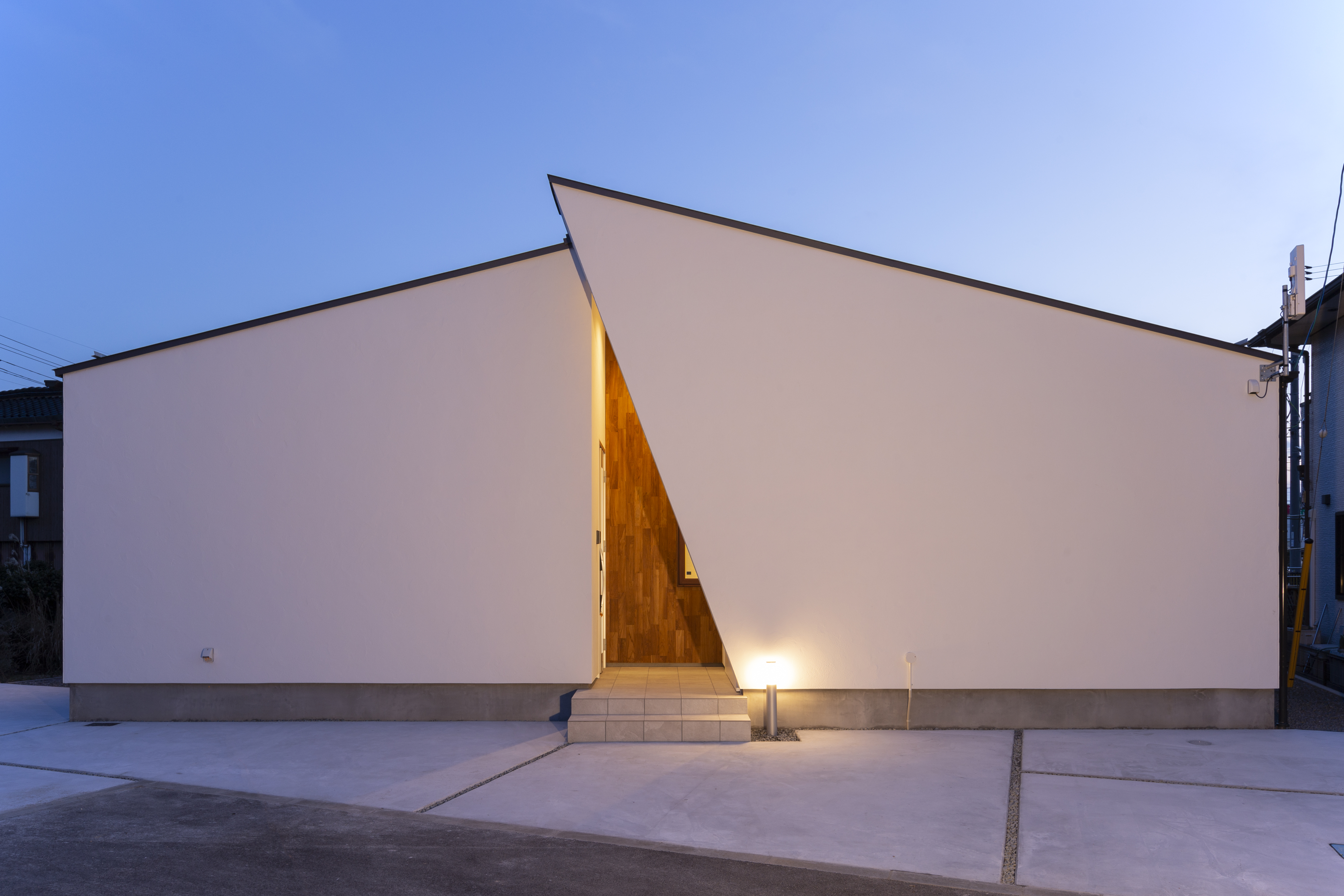 明るくて暖かい 白と紺の平屋 施工例 米子の注文住宅 新築 戸建て 木の家工務店 先本組